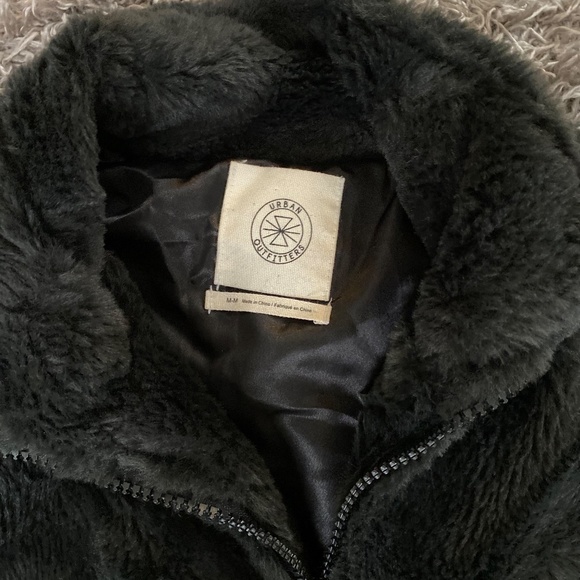 Urban Outfitters Women’s Faux Fur Jacket Zipper Front (Dark Green) - Picture 2 of 5